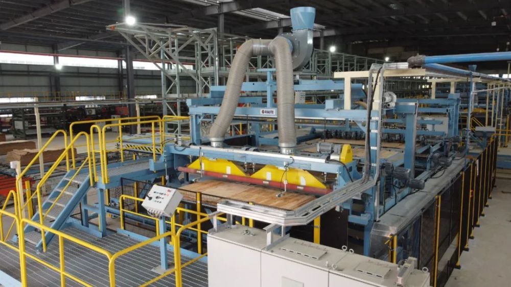 广西某人造板企业的一条年产10万立方米的自动化胶合板生产线,采用