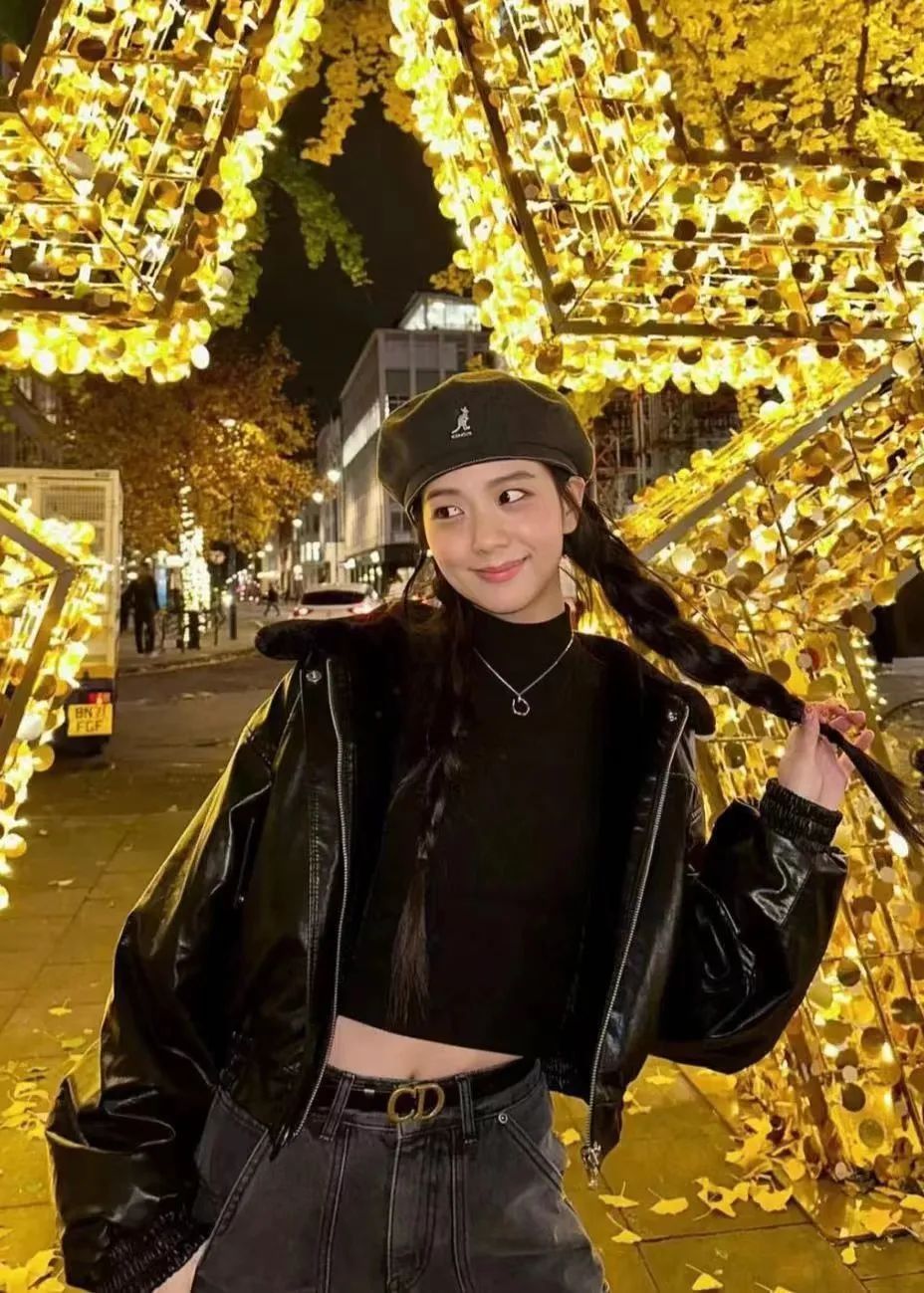 哪条裤子让jisoo穿了一整个巡演