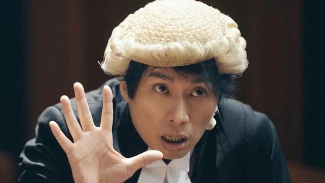 票房卖座成为年度话题男星,近日由他主演的新片《毒舌大状》曝光预告