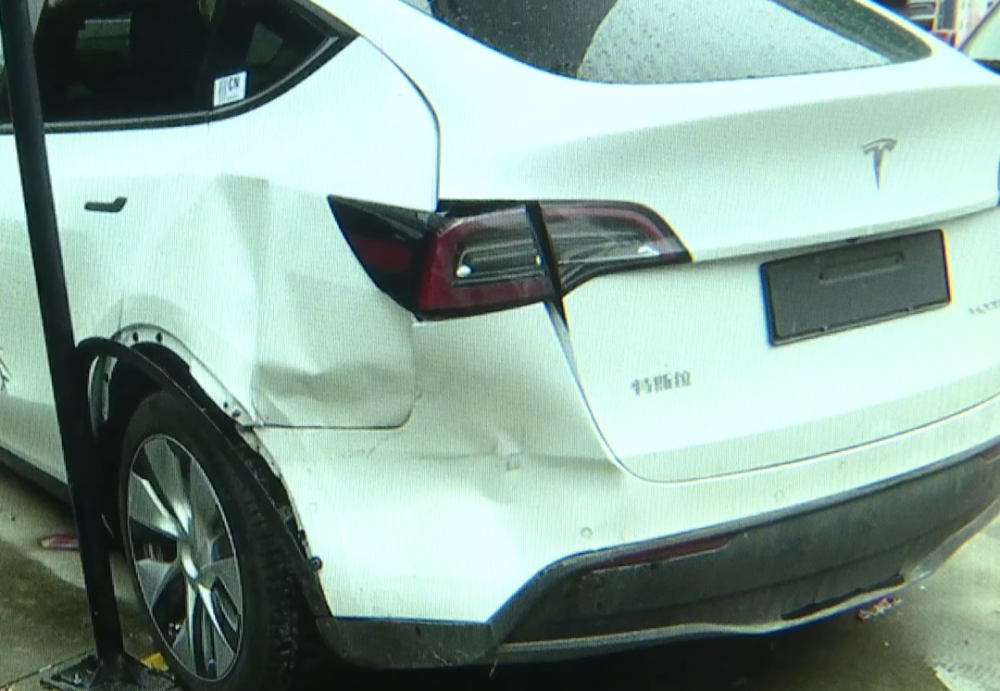 特斯拉销售追尾客户特斯拉新车维修折旧要5万销售我刹不住呀