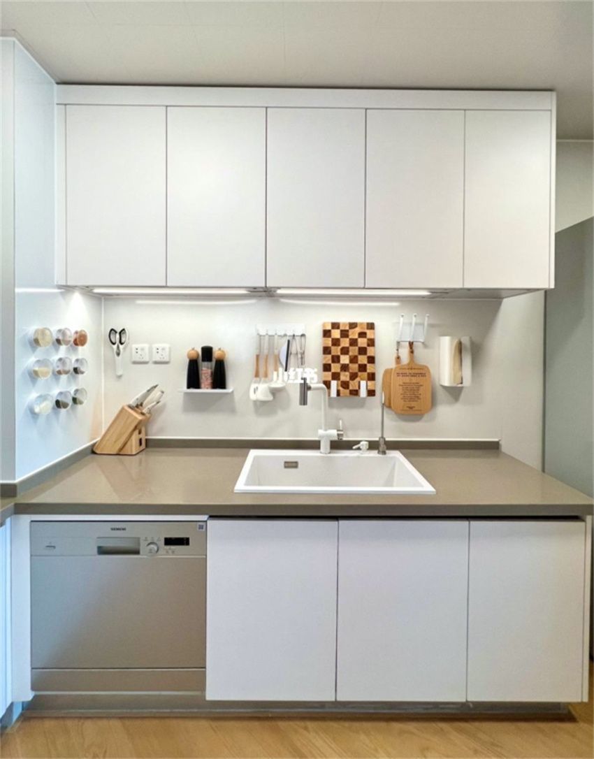 厨房别再贴小白砖了如今流行珐琅板漂亮又实用