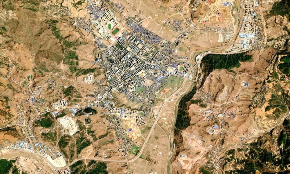 70年凉山老州府昭觉县完成两次一步跨千年卫星之眼见证凉山飞跃70年