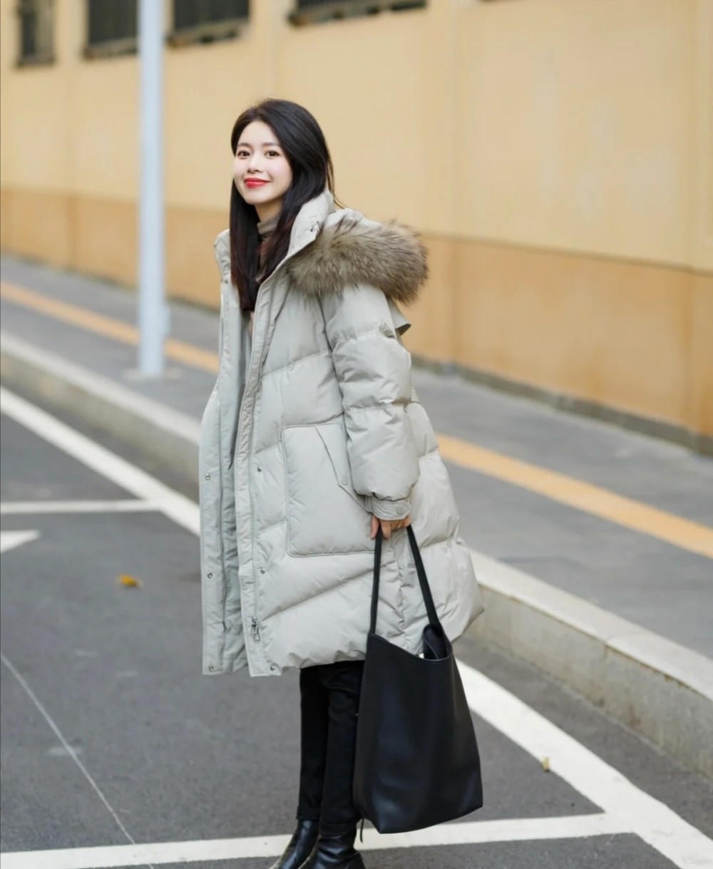 半身裙可以在冬季频繁亮相,只是很多人担心这种服饰不能达到保暖的