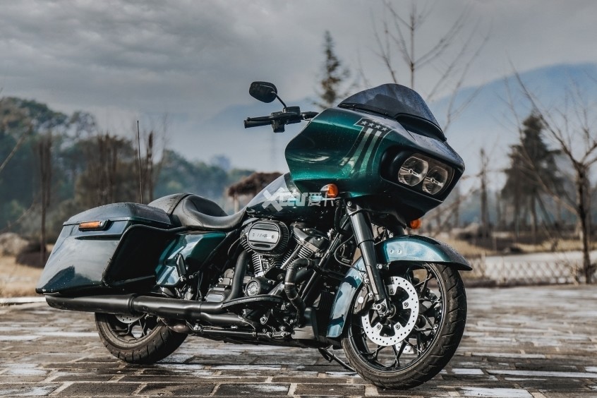 让人沉浸到不能自拔 试驾哈雷公路滑翔_腾讯新闻