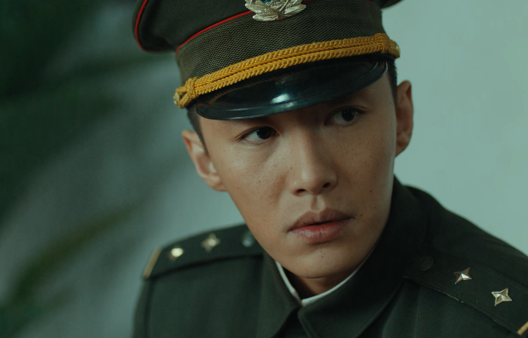 不过面对弟弟程旭反倒是显得生疏起来,因为父母的影响,两人的关系不算