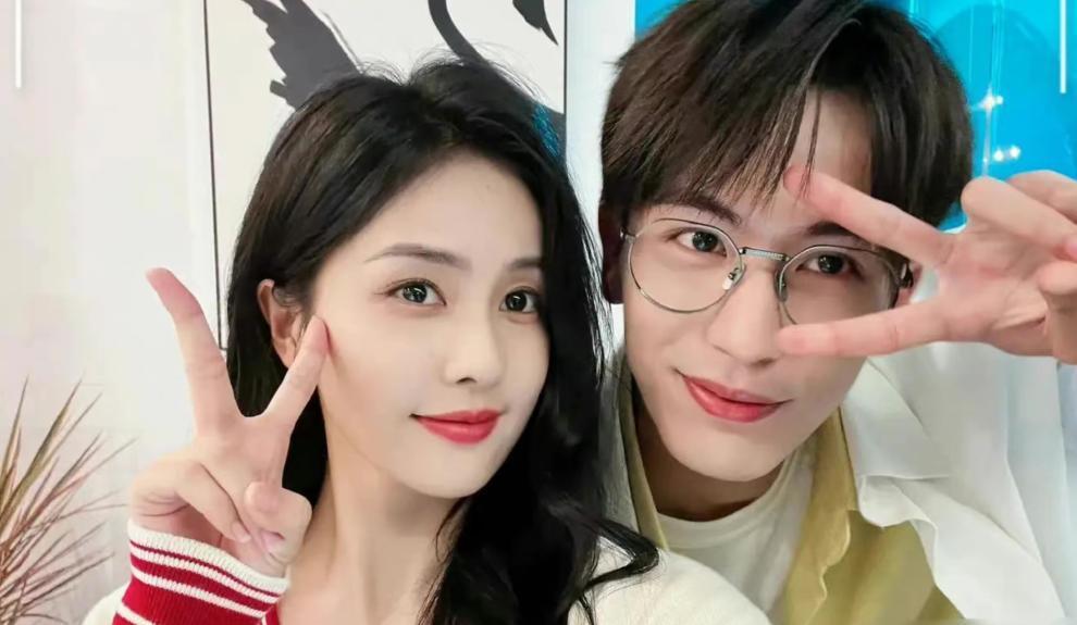 白鹿被曝曾和顶流恋爱,蔡徐坤躺枪,不顾公司反对仍和张凌赫一起_腾讯