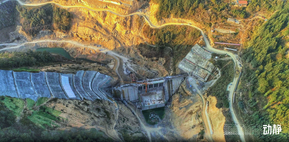 黔东南州南甲水库大坝工程顺利封顶