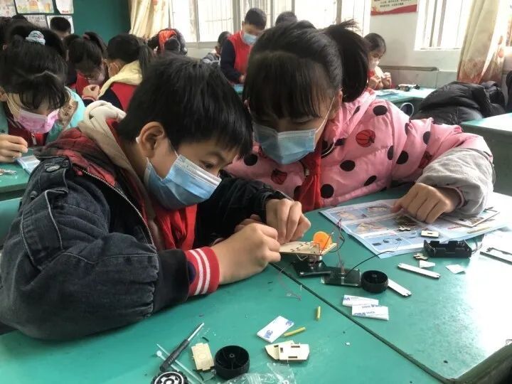 清远市未成年思想道德建设之科普进校园活动走进清城区大观小学