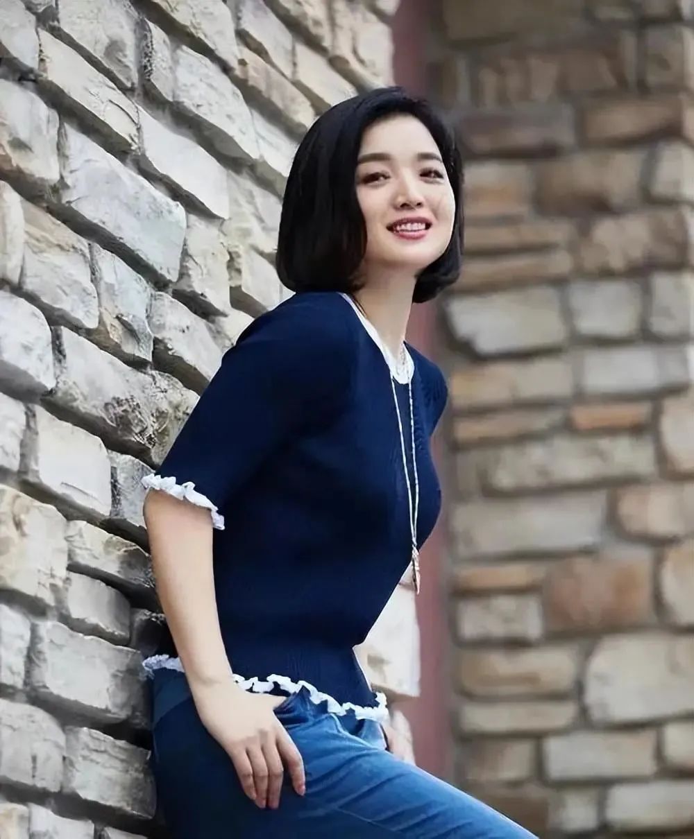 歌手白雪:38岁离异后,二婚再嫁小8岁老公,如今事业爱情两头旺插图4