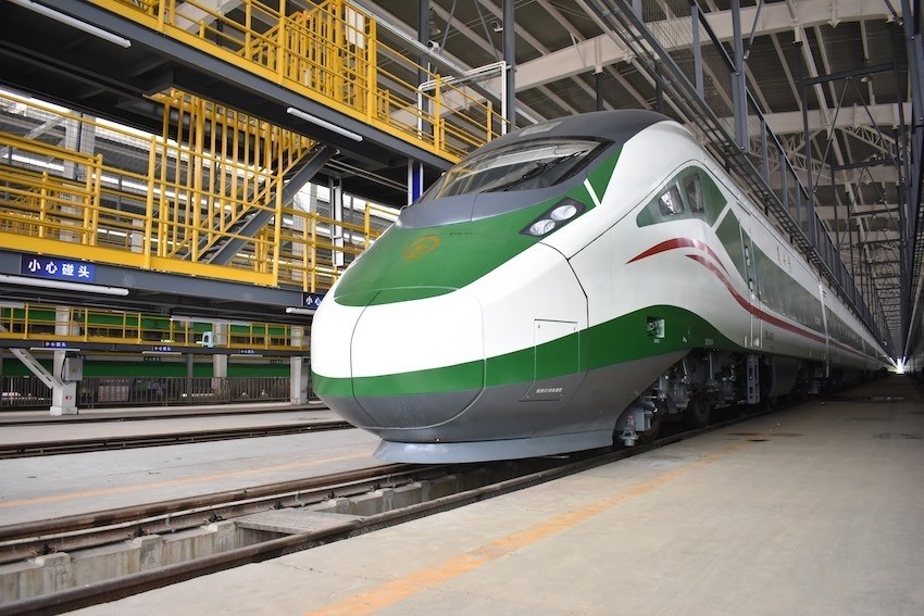 投用于新成昆铁路 新型cr200j复兴号动车组首次上线_腾讯新闻