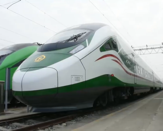 (图片来源:人民网)复兴号电力动车组是我国自主研发,具有完全知识产权