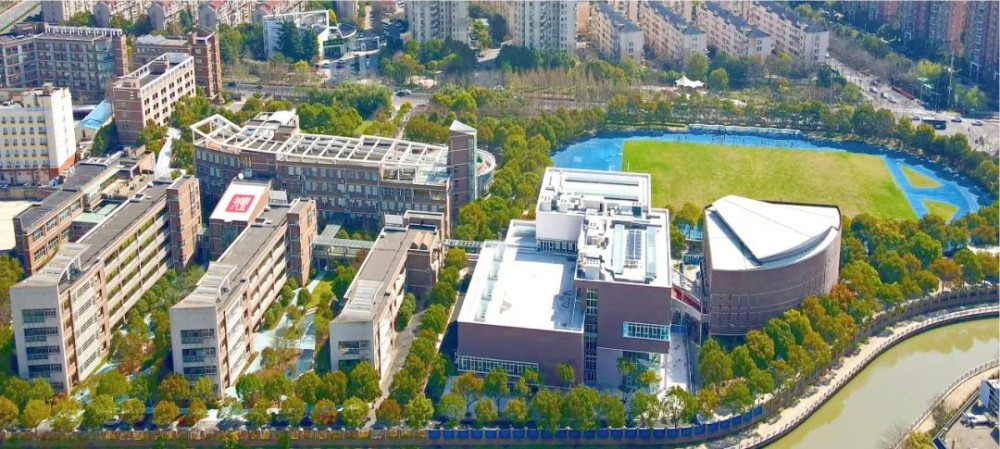 校正探索以"十年一贯的特殊学制,独树一帜的课程体系"为抓手,实行小学