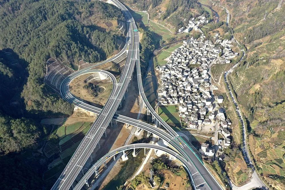 黄千高速是国家高速公路g4012溧阳至宁德高速的重要组成部分,是纵贯