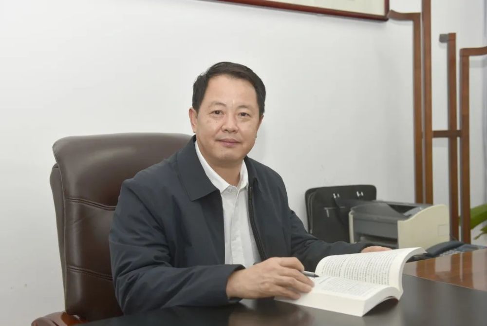 湖北省荆州市委副书记政法委书记周向阳在赢得历史主动上下功夫