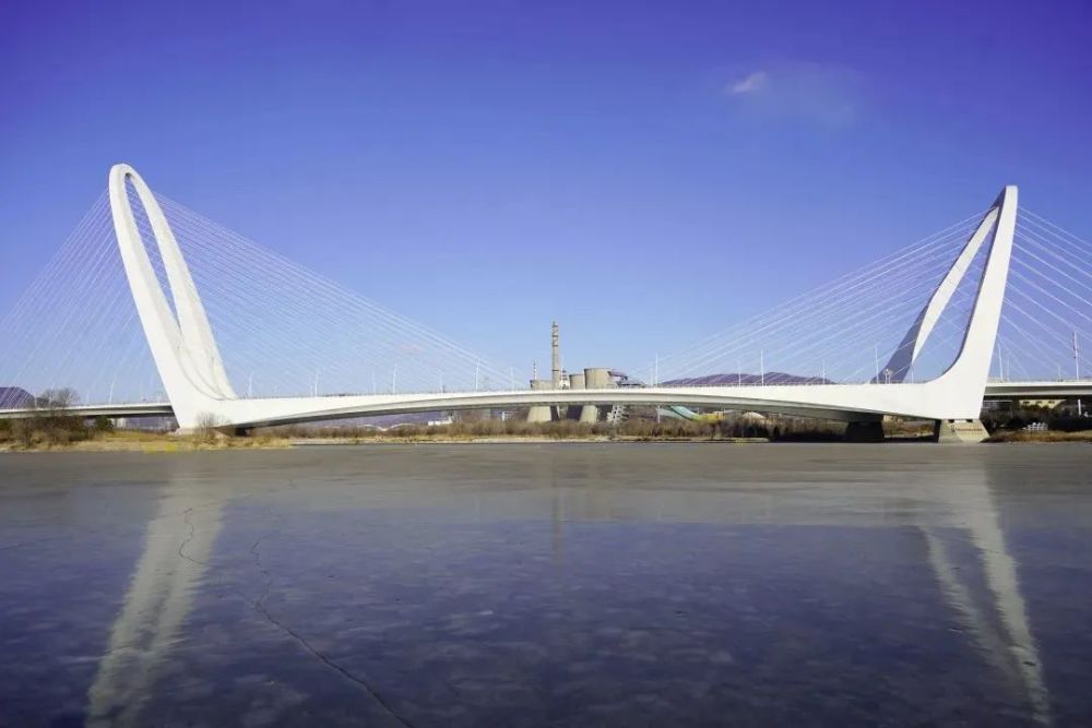 據瞭解,在冬奧公園內,除了開設了蓮石湖冰場,為延續後冬奧時代市民