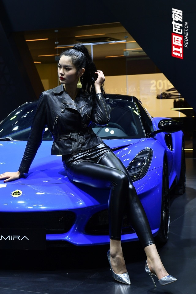 组图丨赏心悦目 众多车模亮相第十八届长沙国际车展