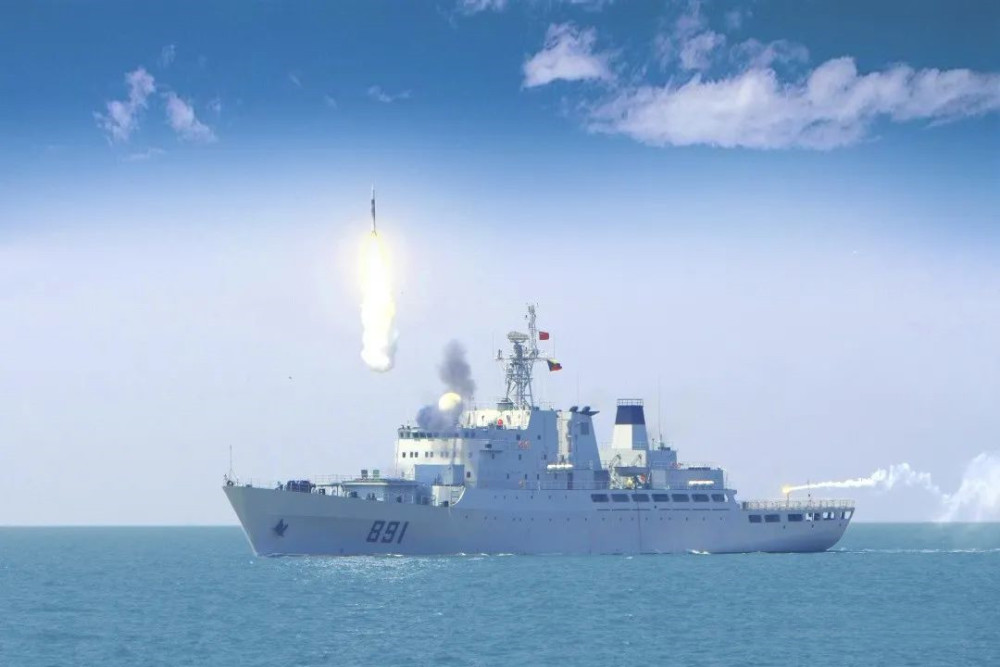 "毕昇舰"25岁生日照片,发射的导弹个头很大,有何用途?_腾讯新闻