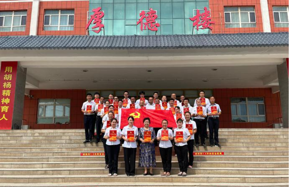 【喜报】轮台县第一中学荣获2022年自治区中小学德育示范校_腾讯新闻