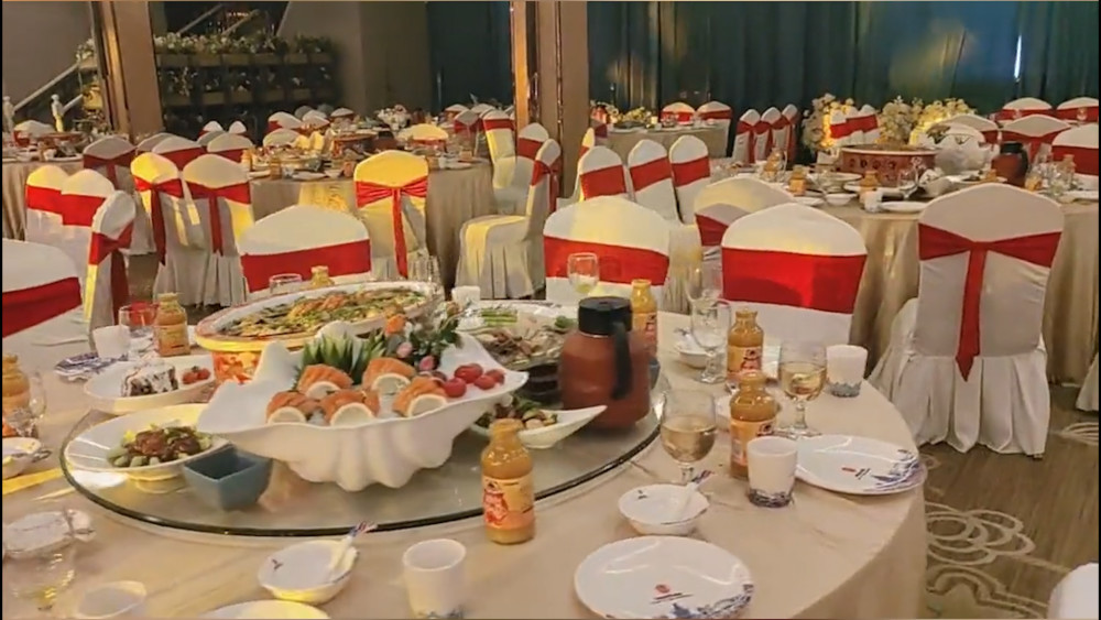 婚礼摆数十桌酒席宾客却寥寥无几知情人主家不愿改期遭遇尴尬