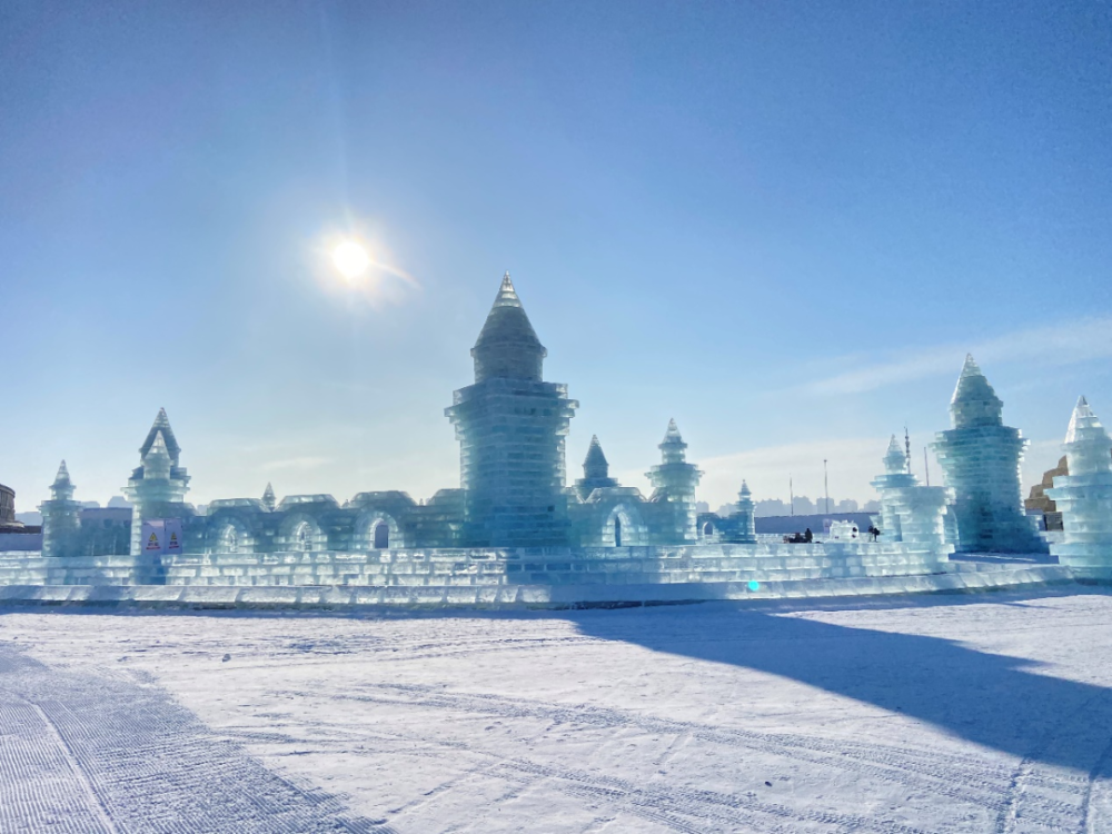 哈尔滨冰雪大世界首次推出臻享vip休息室,让游客住进童话世界!