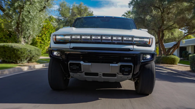 有望未来进口国内上市,2022款悍马ev电动版实拍图发布_腾讯新闻