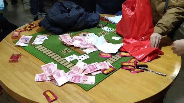 在沙场板房内进行赌博?梅州有18人被抓!