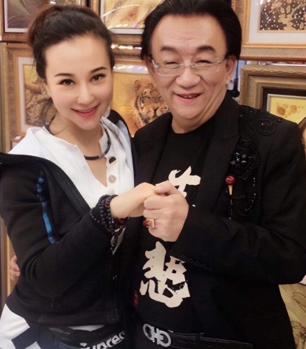 侯耀华76岁大寿,戴爱马仕皮带亮相状态好,未见徒弟安娜金何云伟_腾讯