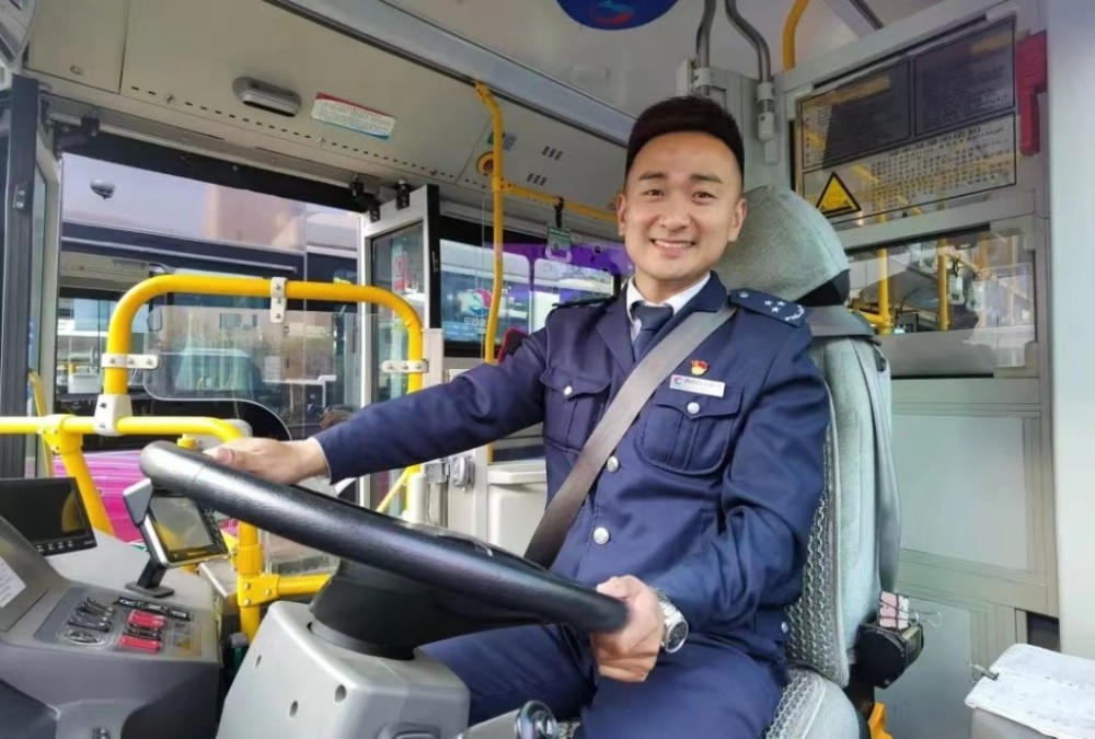 爱心餐送三年关爱老人青岛这位公交司机开进央视焦点访谈