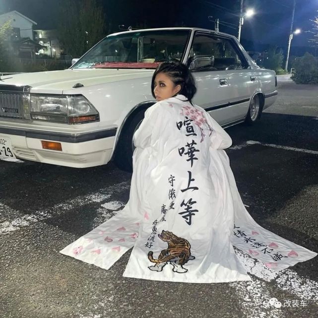 暴走族小姐姐竟然是职业漂移车手?让黑皮辣妹陪你过圣诞吧