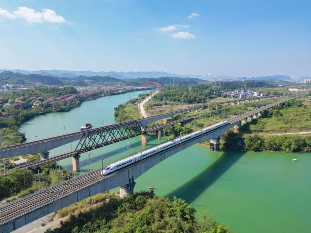 南凭高铁南崇段安排15对动车跨区域列车进一步调整优化