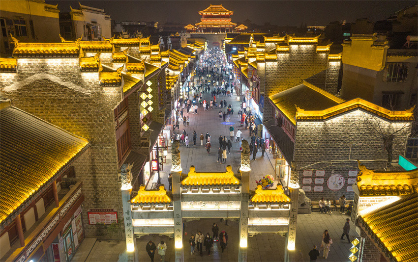 湖北襄阳古城北街烟火气