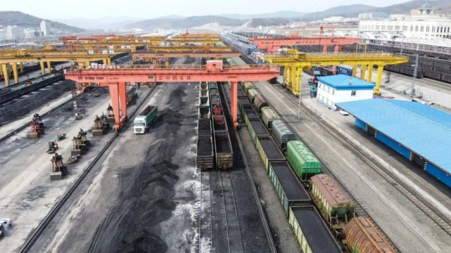 内蒙满洲里铁路口岸今年11个月进口煤炭达2596万吨货值156亿元