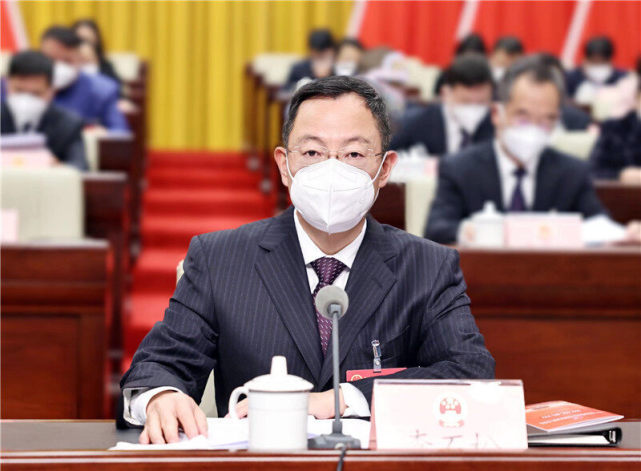 奋力推进曲靖高质量跨越式发展 曲靖市六届人大二次会议开幕