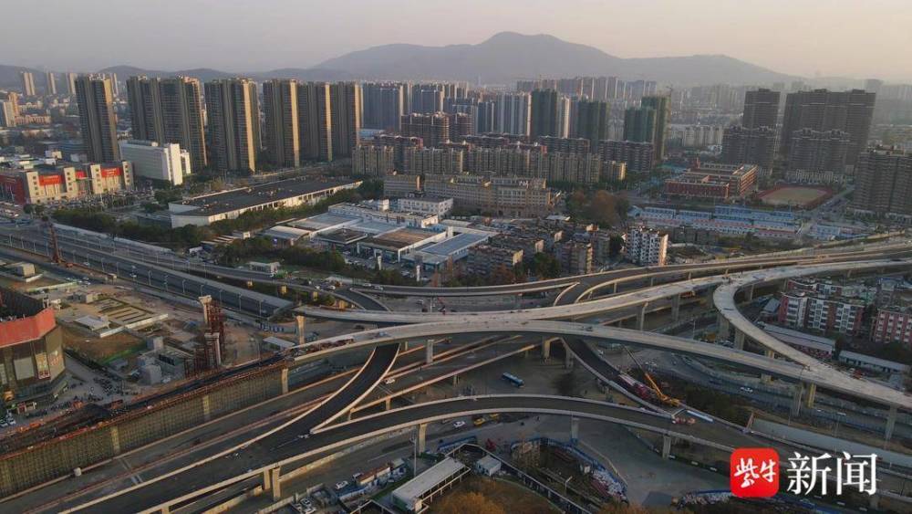 七层立体交通枢纽现南京晓庄广场,年底主线通车!_腾讯新闻