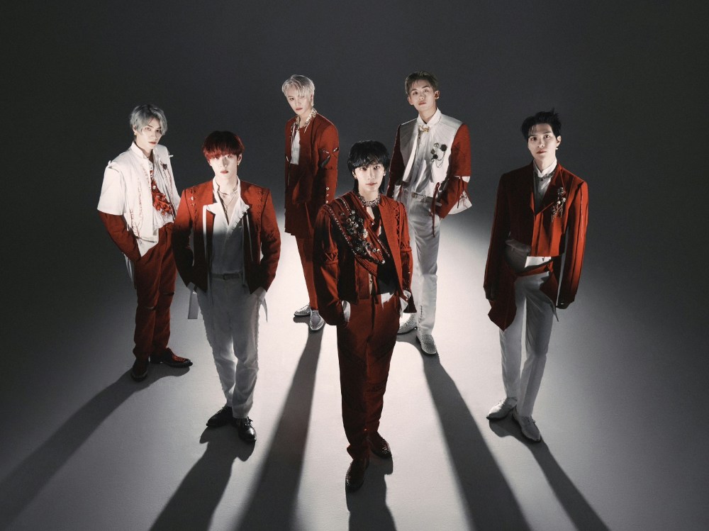 威神v(wayv)于12月28日发行了组合第四张迷你专辑《phantom》.