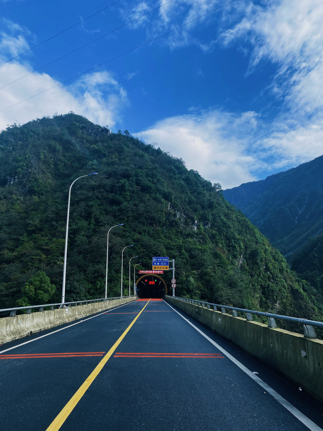 都市圈新添一条产业道路 绵茂公路今日通车_腾讯新闻