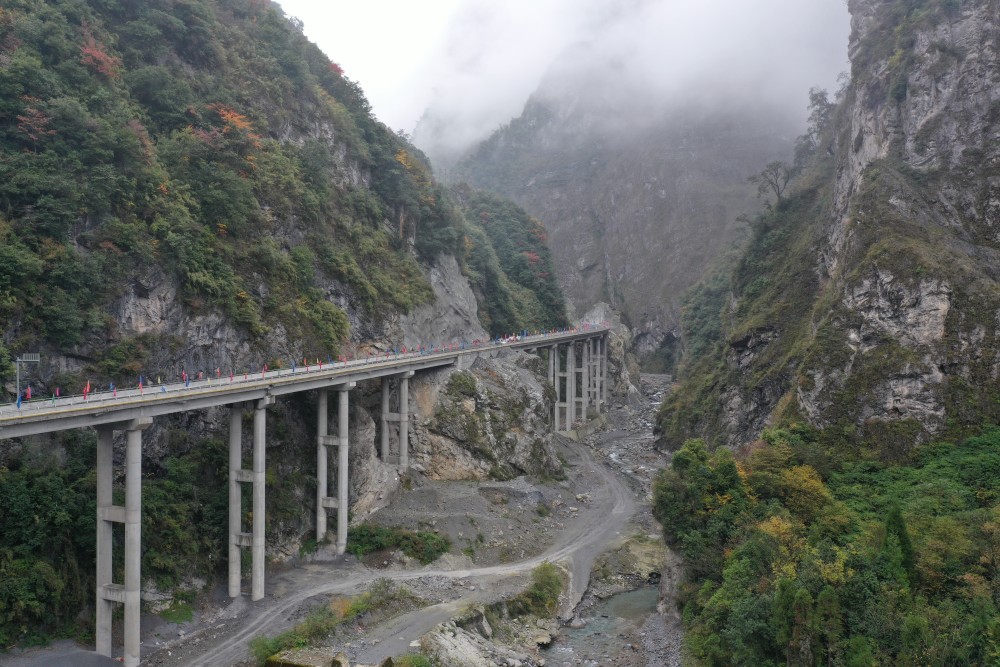 跨越龍門山天險 綿茂公路全線建成通車