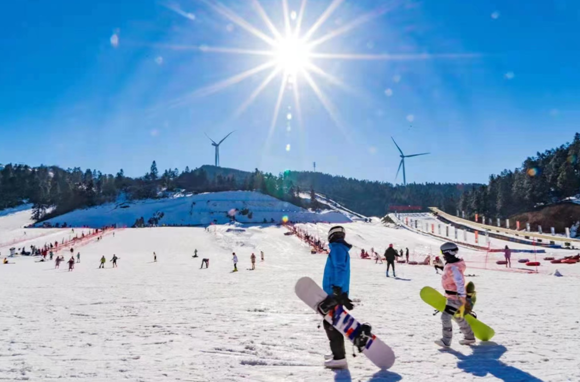 丰都南天湖滑雪场 供图 丰都县委宣传部冰雪是丰都南天湖宝贵而独特的
