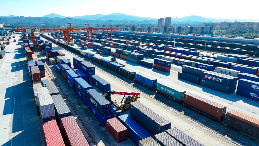 新华全媒增减之间看变化在铁路货运枢纽探寻稳增长数字密码