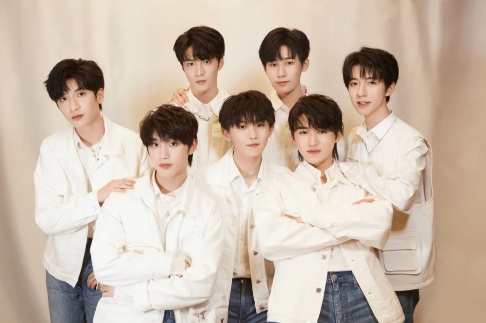 时代少年团被选成为2022年年度**艺人,他们凭借同龄年龄群体过硬的