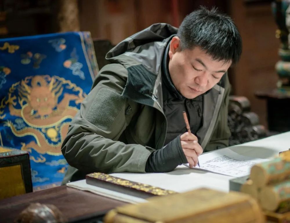 年度导演张挺:编而优则导的手艺人_腾讯新闻