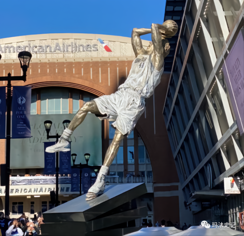 金鸡独立!诺维斯基也有专属雕像了!