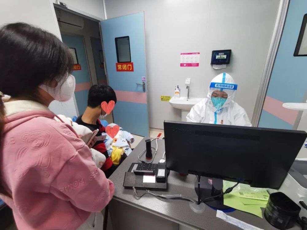 就诊地点:深圳龙华区妇幼保健院发热门诊一楼● 挂号方式:现场挂号