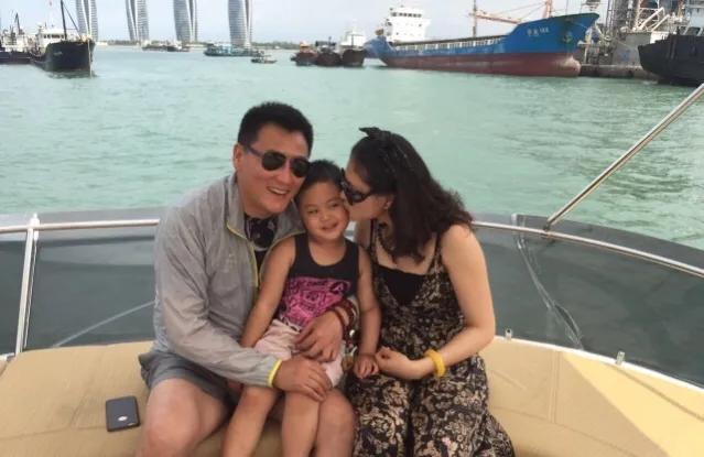 演员朱墨不后悔嫁大16岁刘小锋婚后生两儿子一家四口乐融融