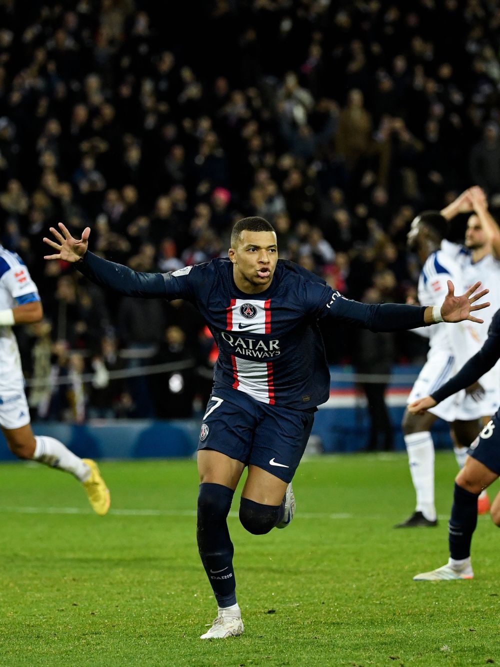 足球法甲联赛巴黎圣日耳曼胜斯特拉斯堡2