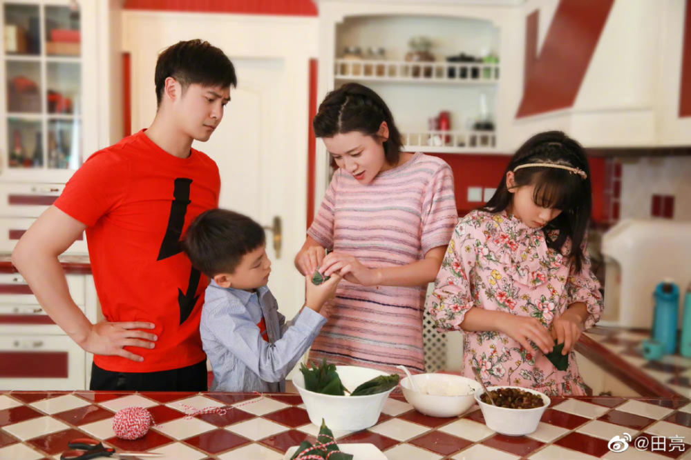 田亮叶一茜秀恩爱,意外曝光自家豪宅!网友怒赞:有钱但低调