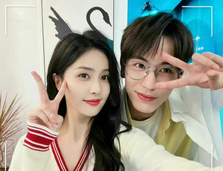 尤其是最近两个月,欧阳娜娜翟子路的恋情从白鹿张凌赫,白