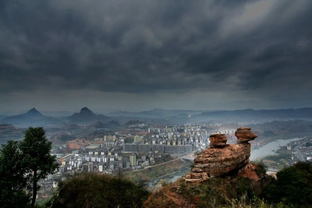 京广线上的常客判断离开广东与否的标志,往往是韶关乐昌市坪石镇上