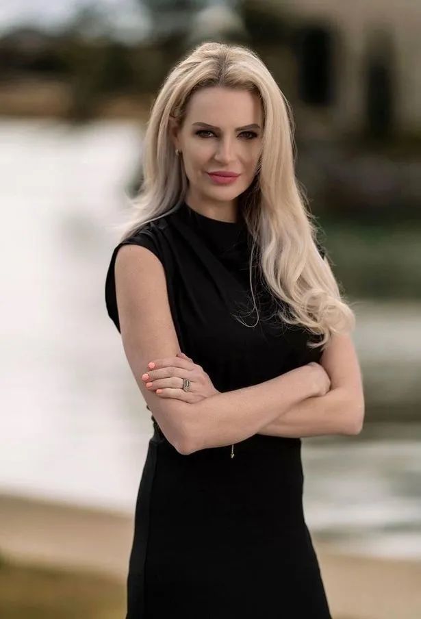 33岁美女律师因穿短裙被炒结局反转爽翻网友老板得后悔了