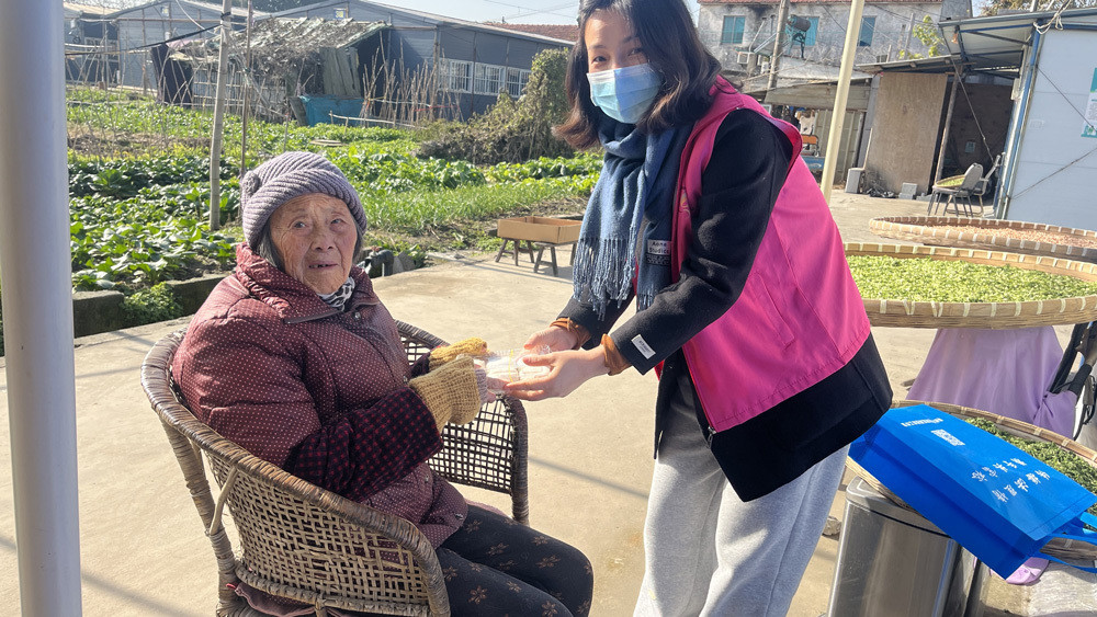 湖州石淙镇开展情暖元旦汤圆飘香庆元旦主题活动